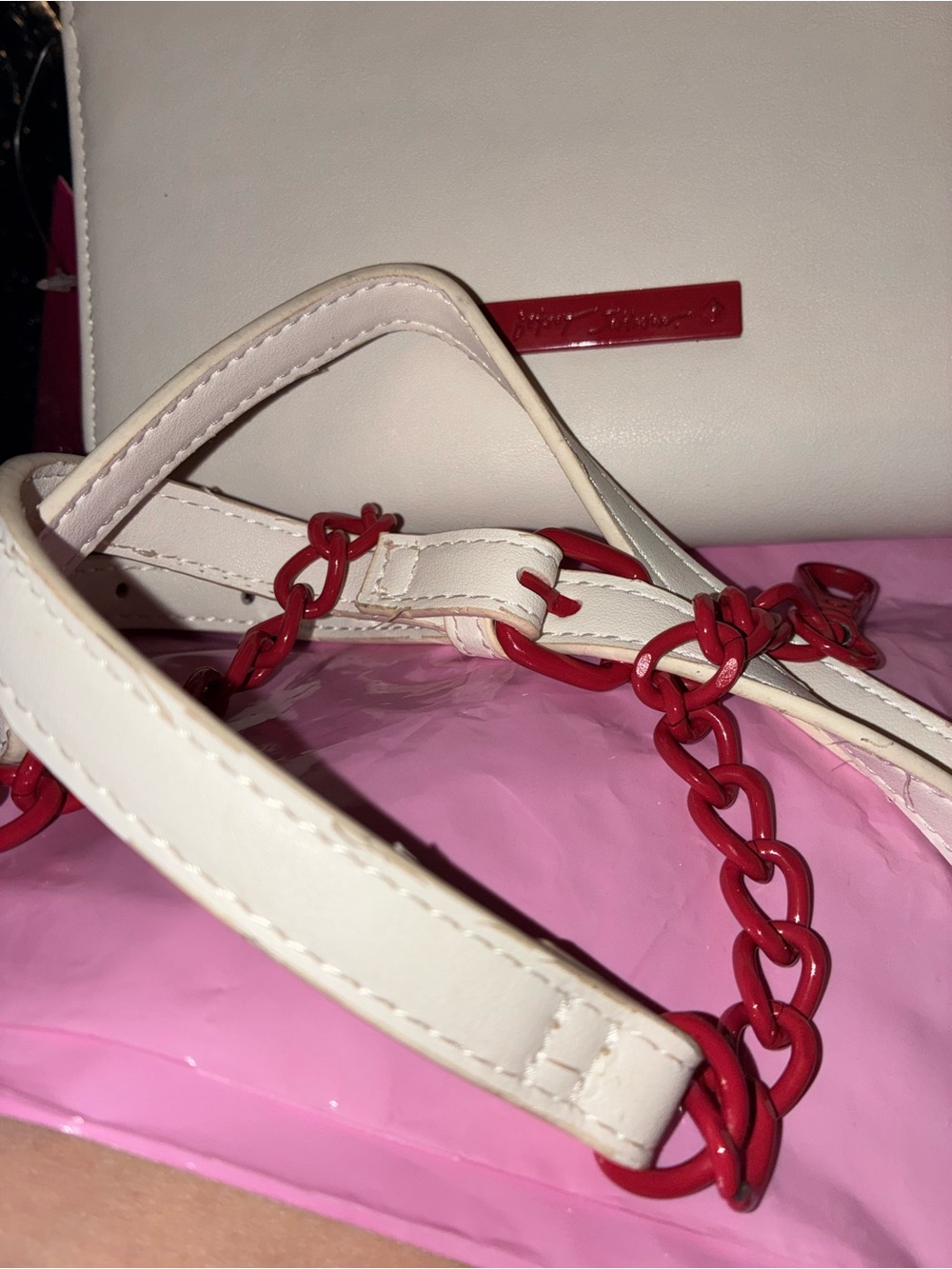 Betsey Johnson White Newspaper-Print Crossbody Bag with Pink Tag and Red Chain - Picture 5 of 6